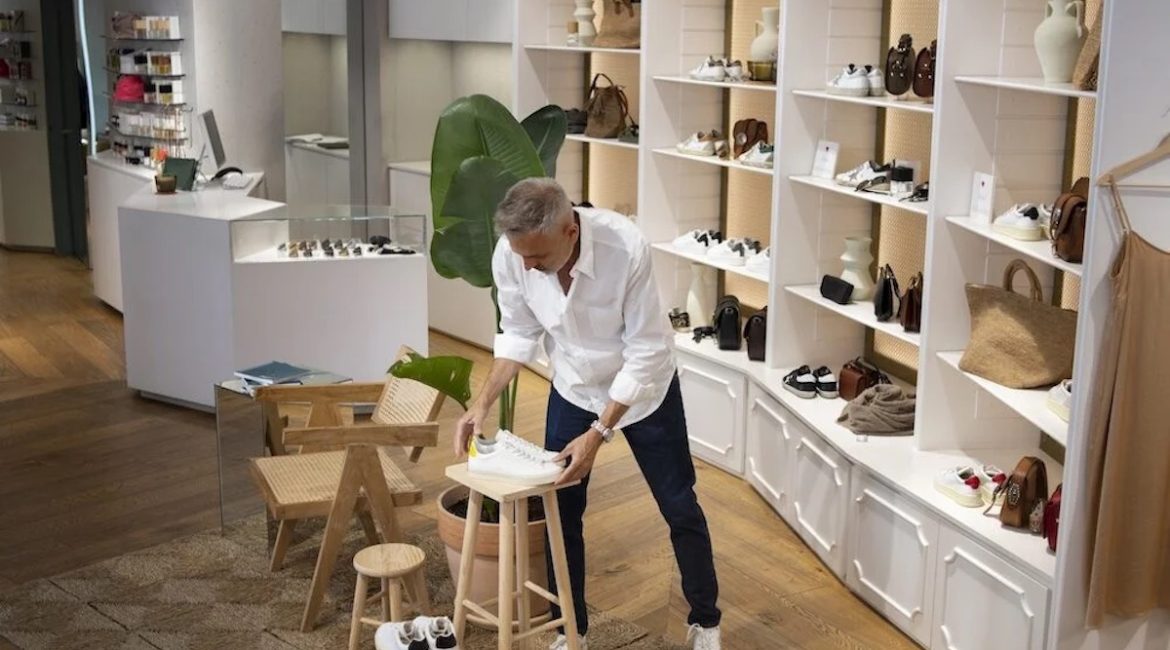 Produkcja mebli sklepowych i wykorzystanie frontów akrylowych w ofercie firmy DREWIT z Krakowa Produkcja mebli sklepowych i wykorzystanie frontów akrylowych w ofercie firmy DREWIT z Krakowa